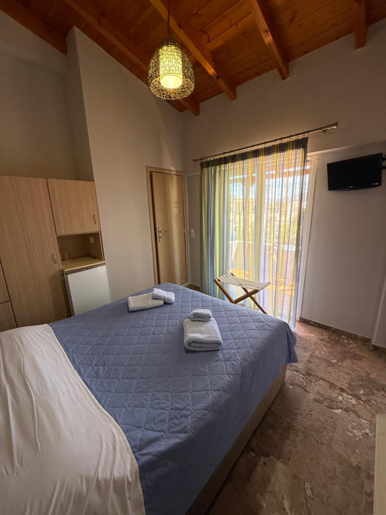 Hotel Vias à Neápolis Extérieur photo