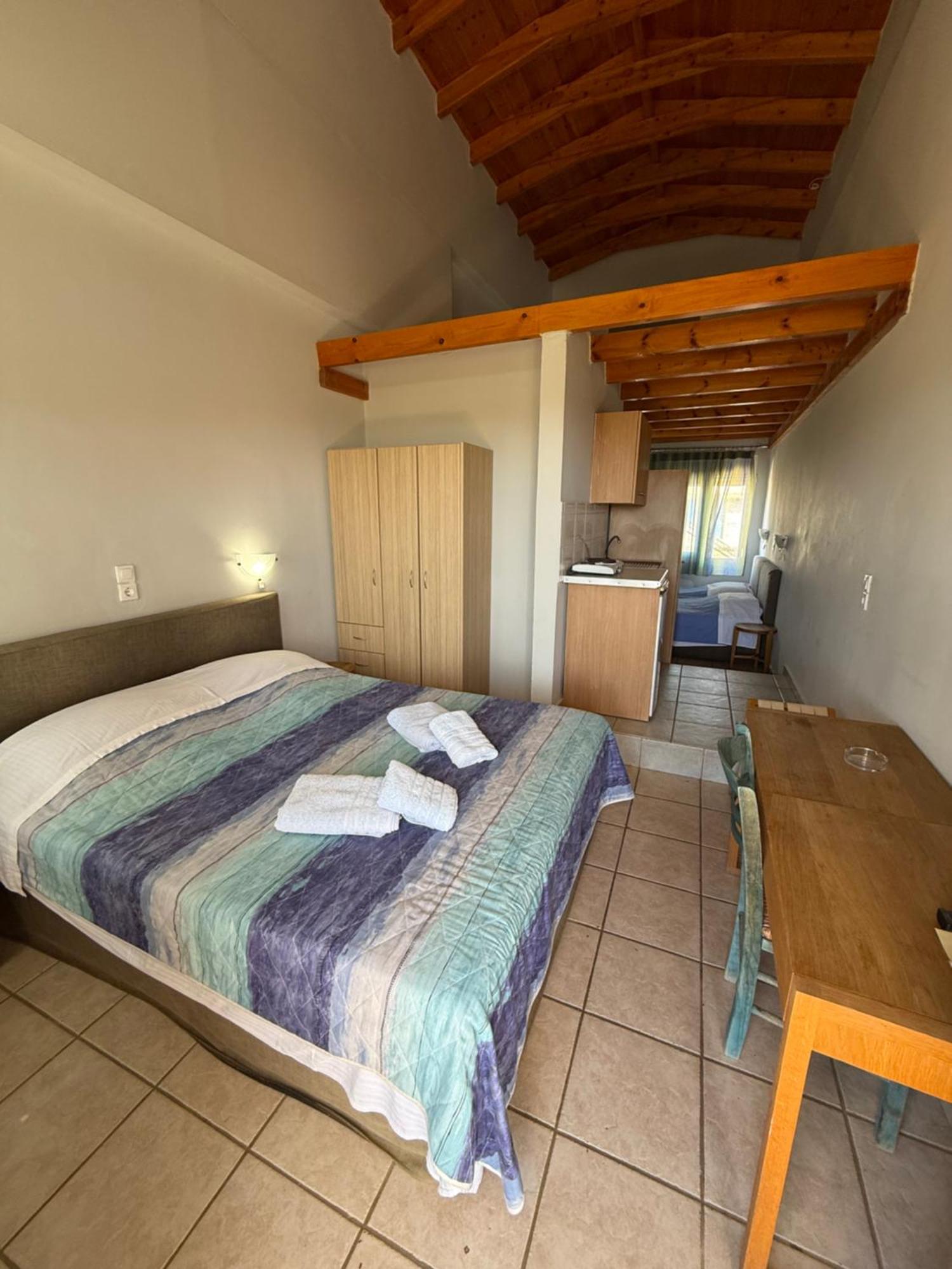 Hotel Vias à Neápolis Extérieur photo