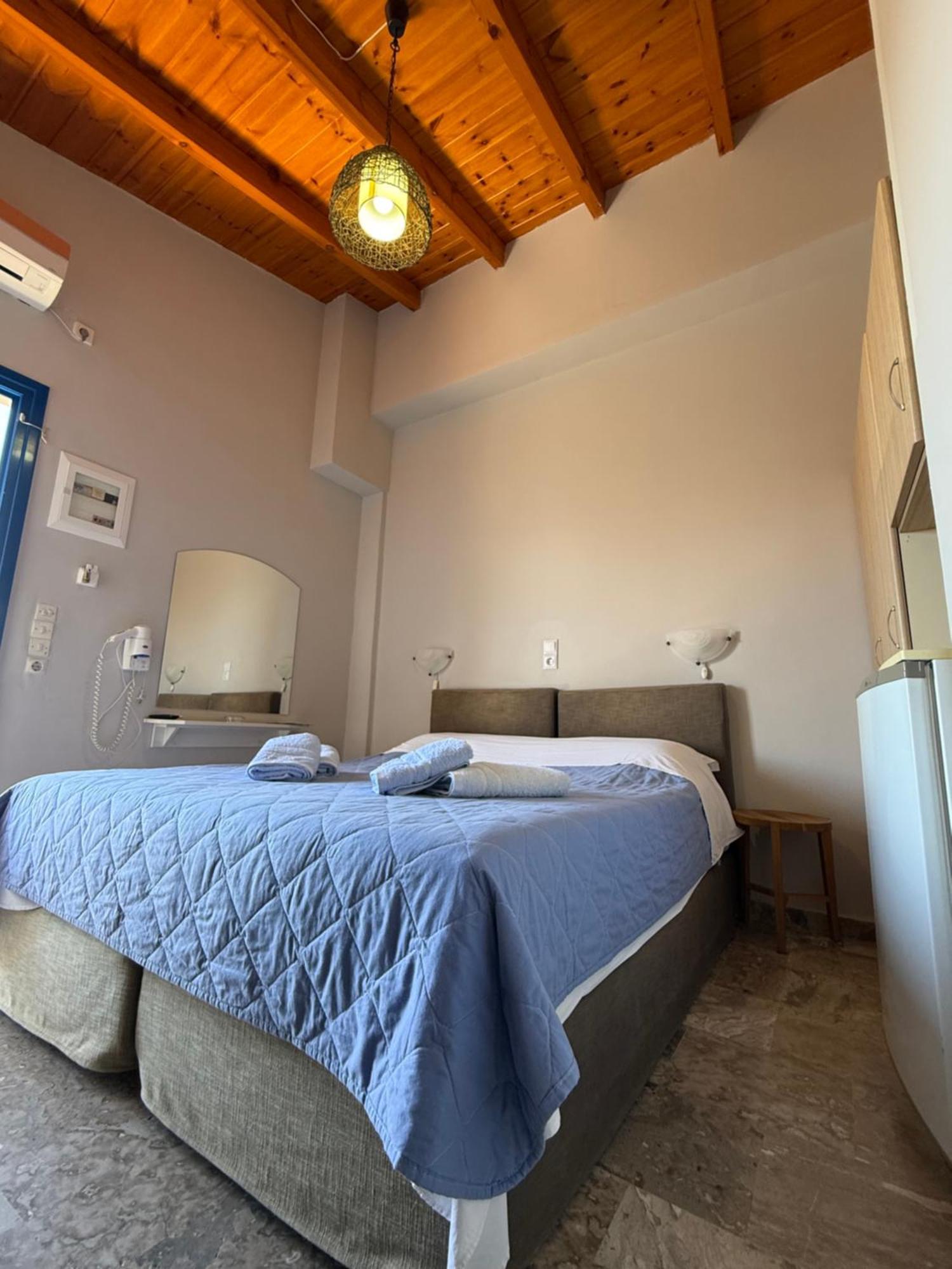 Hotel Vias à Neápolis Extérieur photo